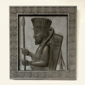 Soldat Achmenid Bas-Relief en Marbre artificiel noir 27x30 – Image 1