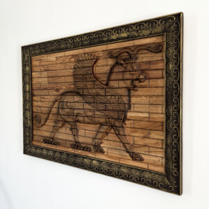 Lion Ailée du Palais de Darius Sclupté en bois 79x56 – Image 3