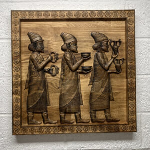 Tribu Assyrien Sclupté en bois 65x65 – Image 1