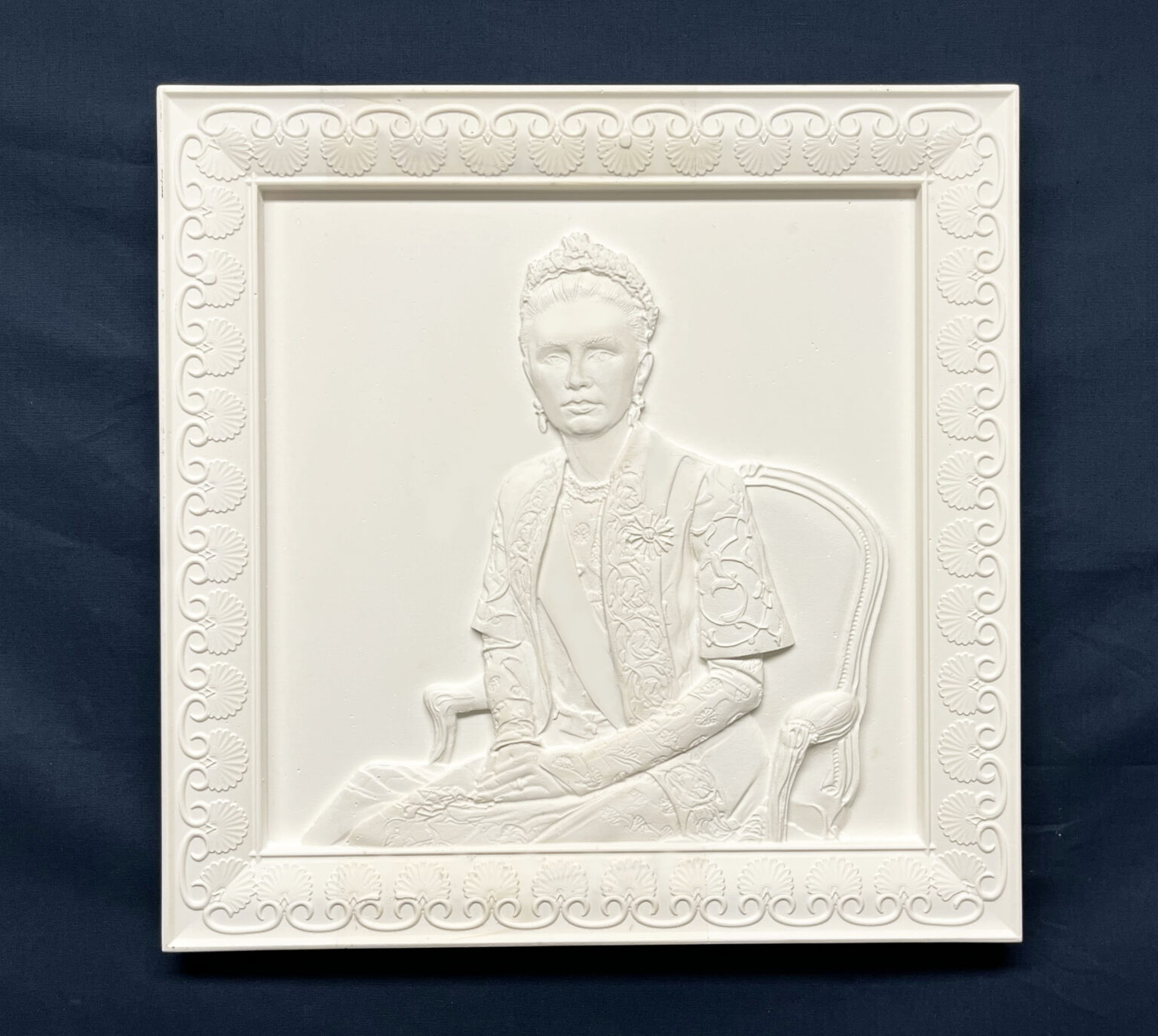 Bas relief de Shahbanou Farah Pahlavi en Marbre 40x40