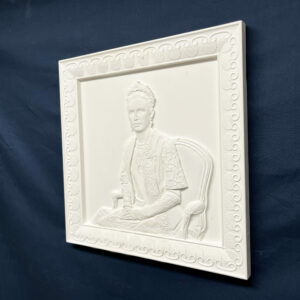 Bas relief de Shahbanou Farah Pahlavi en Marbre 40x40 - Image 2