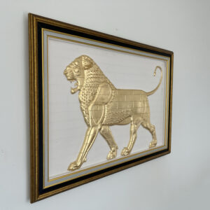 Lion du Palais de Darius Sclupté en Marbre Doré 70x52 - Image 1